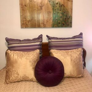 Set of 2 Gold Decorative Pillows